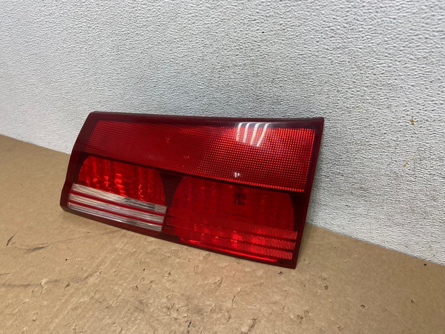 2004-2005 Toyota Sienna Right Passenger RH Side Inner Tail Light AG1333 LK1