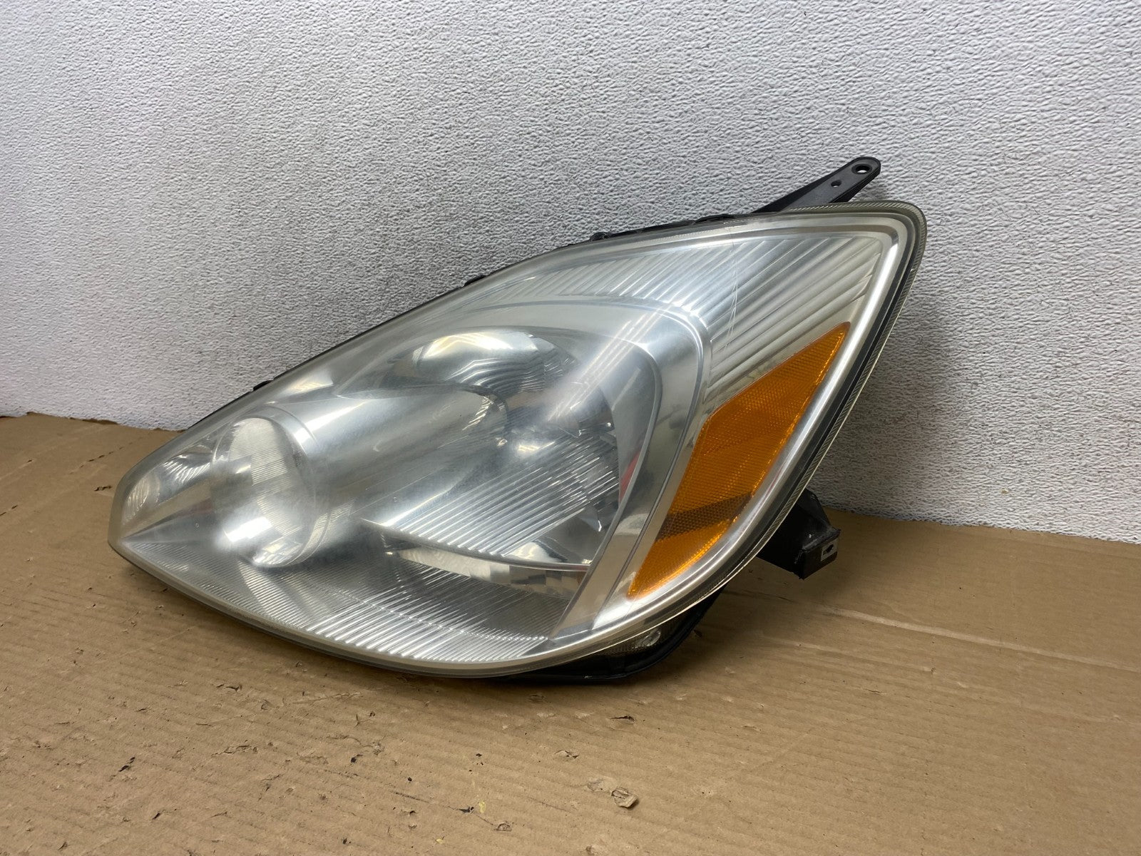 2004-2005 Toyota Sienna Left Driver LH Side Xenon Headlight AG8203 DW2