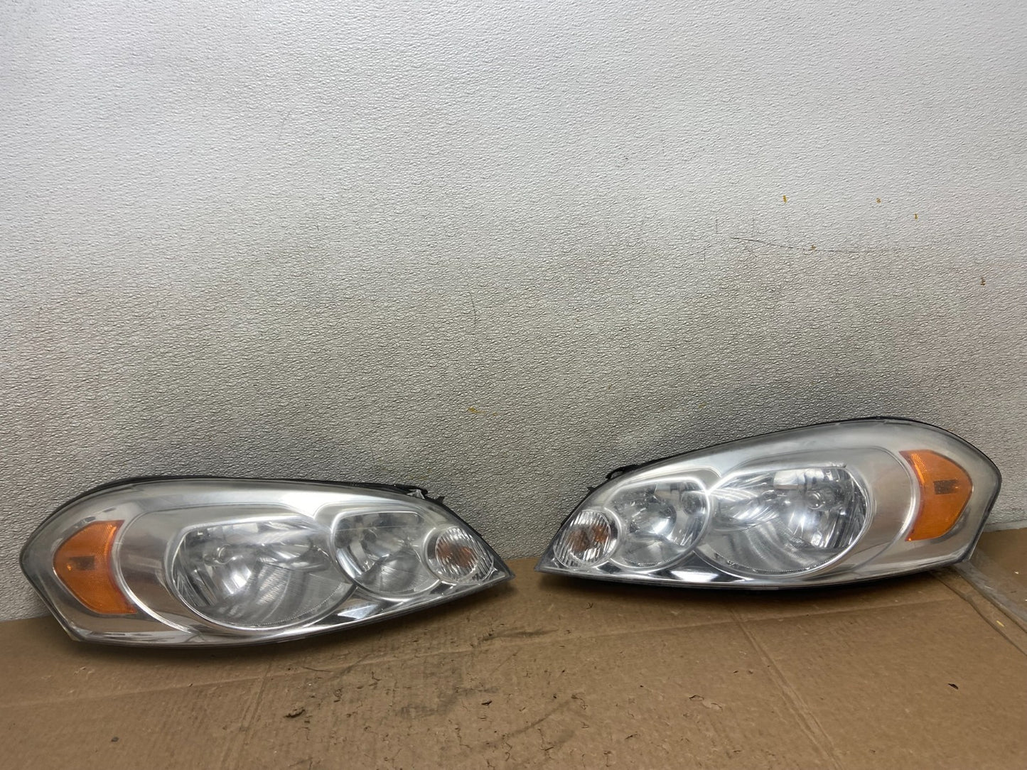 2006 - 2013 Chevrolet Impala Left+Right Set Headlights Halogen Y9115 DW0