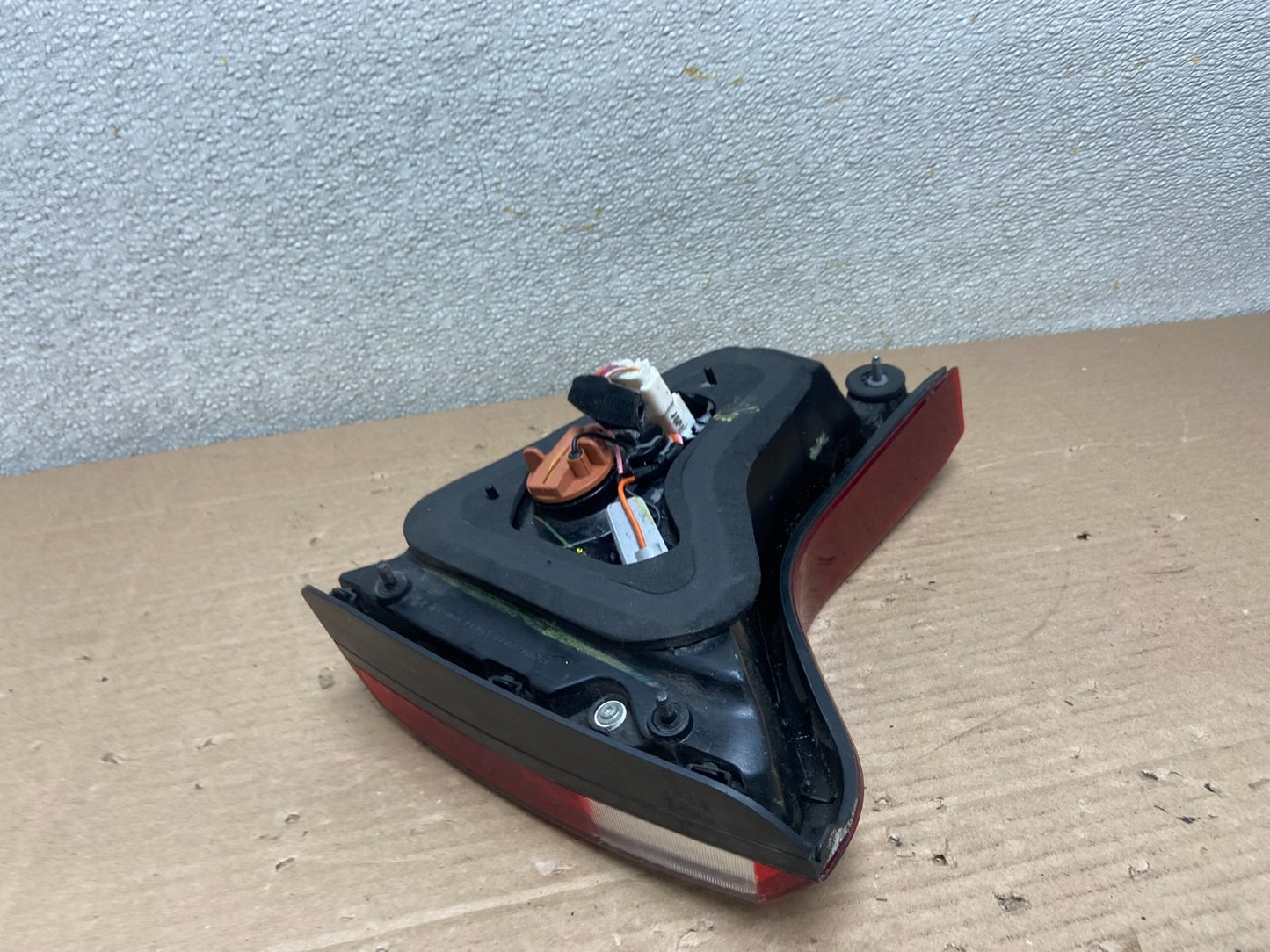 2014 - 2015 Kia Sorento Right Passenger RH Side Inner Tail Light OEM AA8790 LK4