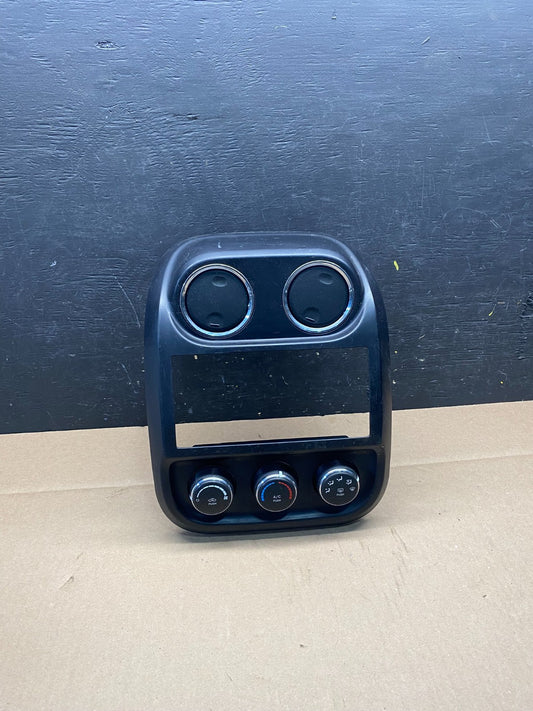 2011 to 2017 Jeep Compass Dash Climate Temperature Control Radio Bezel P3601 DG0