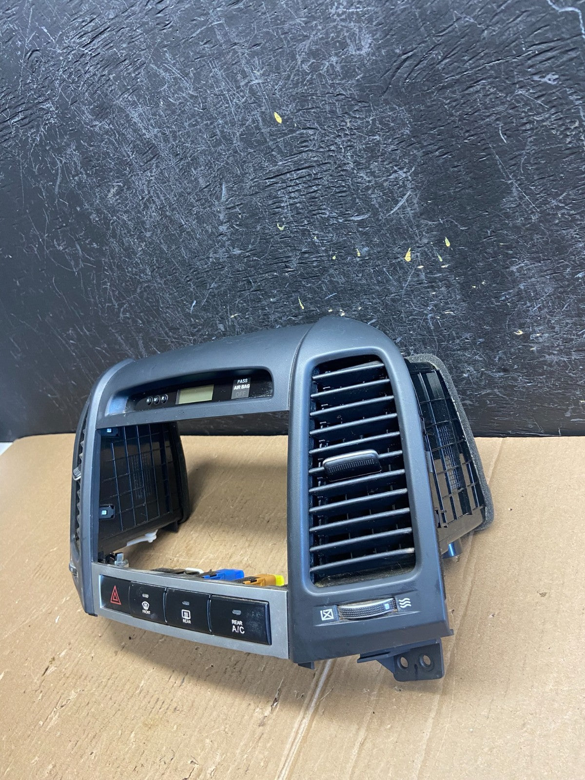 2007 to 2009 Hyundai Santa Fe Center Dashboard Radio Bezel Trim AE3959 DG2