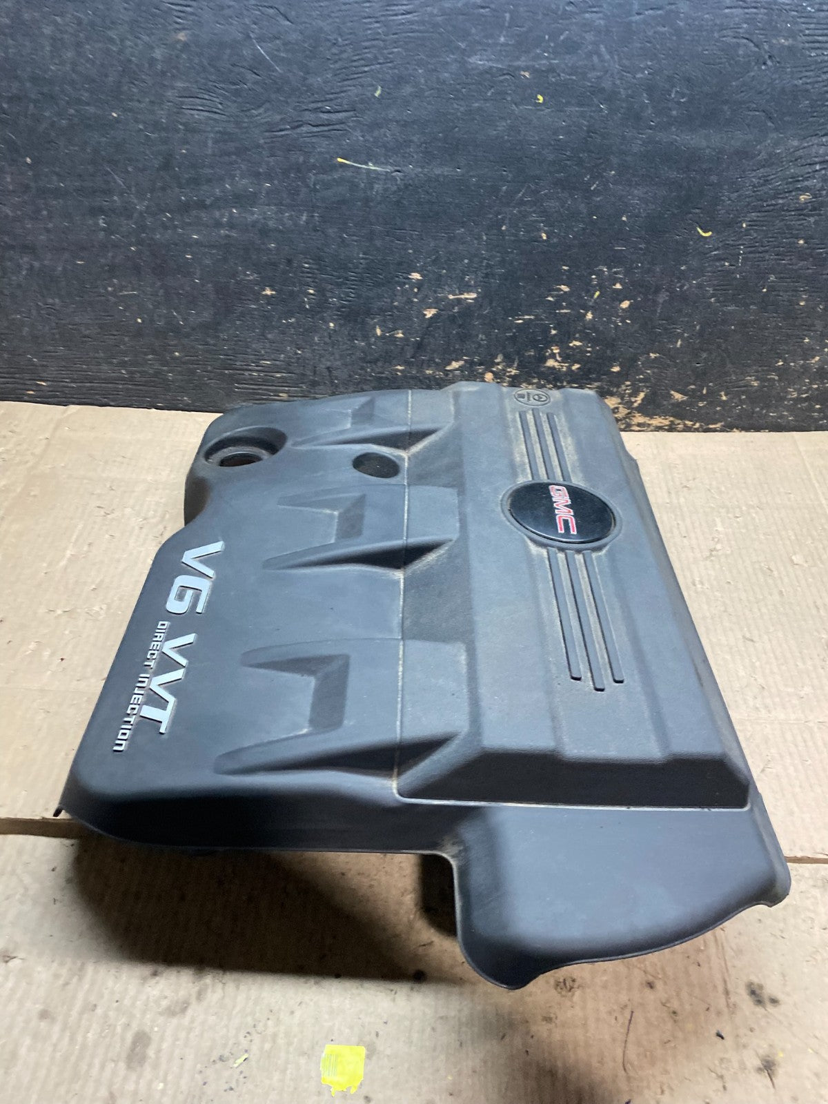 2010 to 2015 GMC Terrain Plastic Engine Cover Shield x8168 DG2
