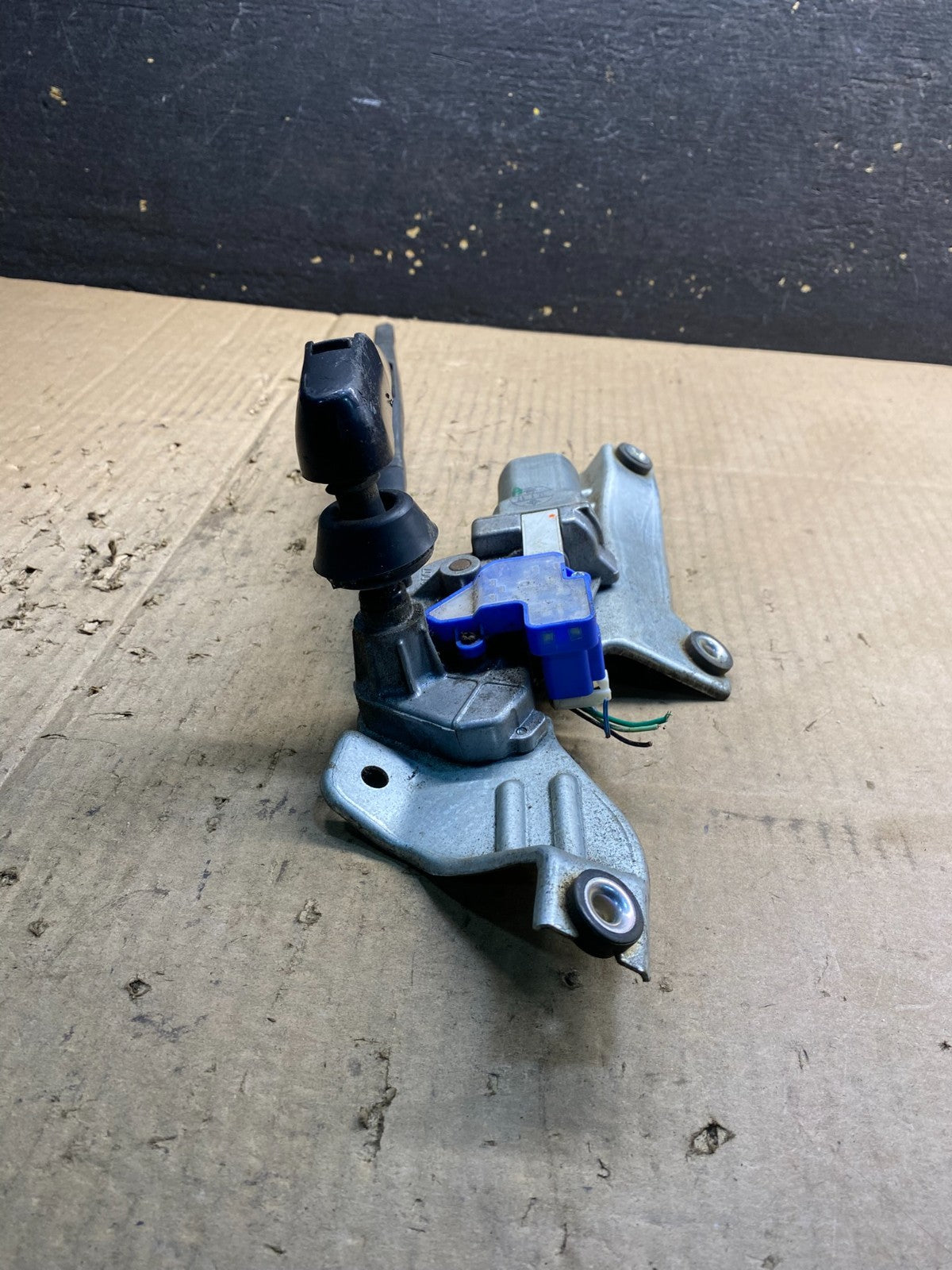 2009 to 2013 Subaru Forester Rear Windshield Washer Wiper Motor AB04074