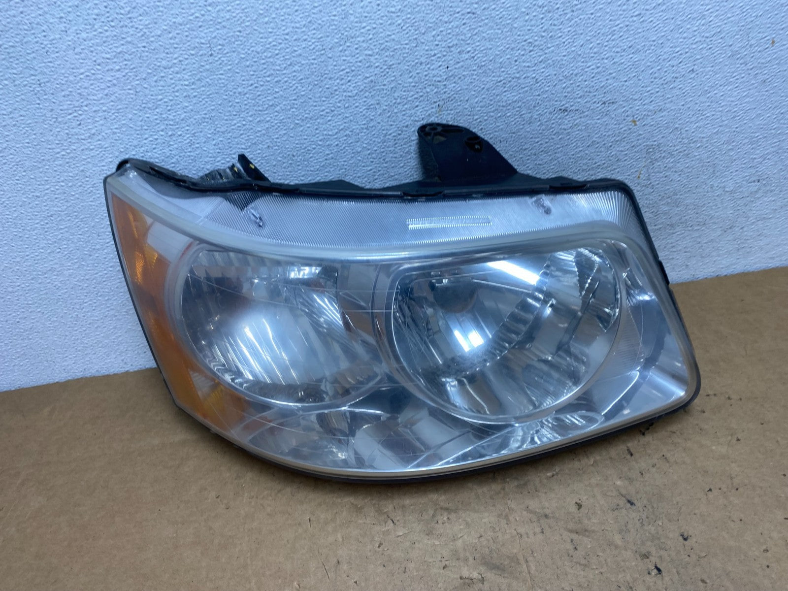 2006 to 2009 Pontiac Torrent Right Passenger RH Side Halogen Headlight AD5225 DW0
