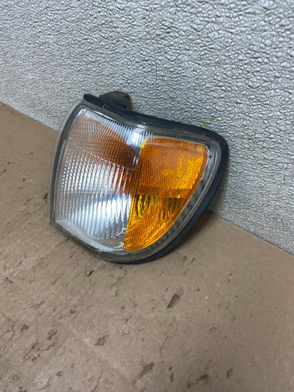 1999-2004 Nissan Pathfinder Front Left Driver Turn Signal Oem Y3023 DW1