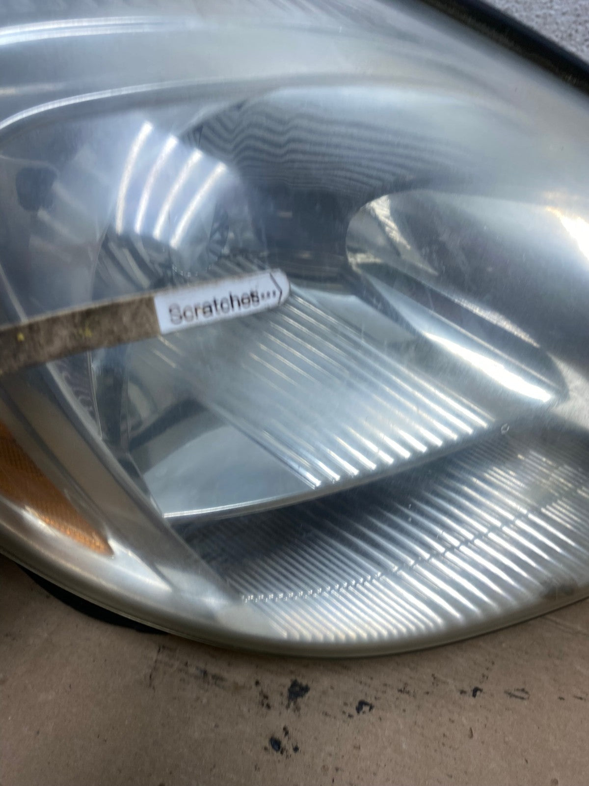 2004-2005 Toyota Sienna Right Passenger Halogen Headlight AF4472 LK3