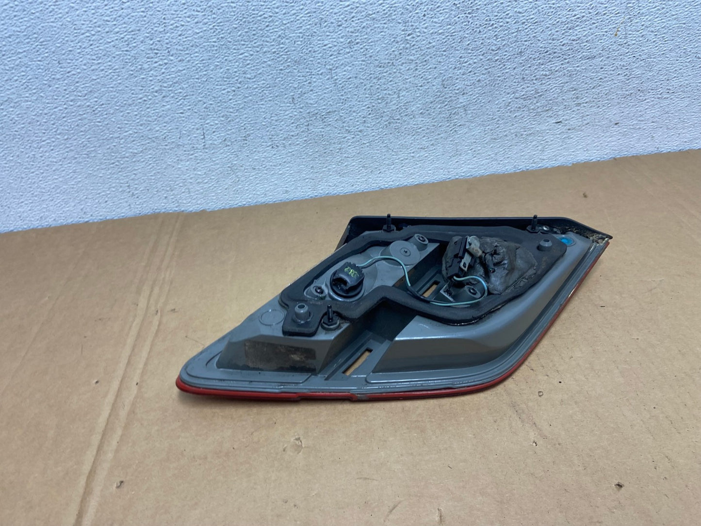 2013 to 2018 Ford Taurus Right Passenger Rh Side Tail Light Inner AD2600 LK4