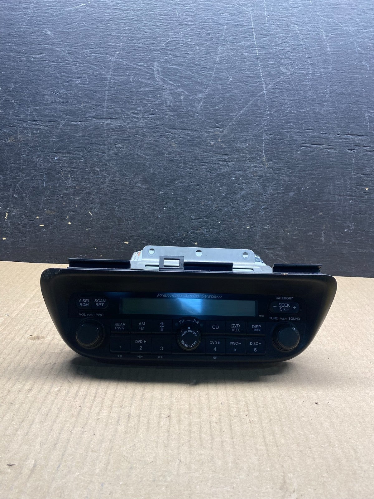 2005 to 2010 Honda Odyssey Am Fm Cd Player Radio Receiver AG9483 DG0