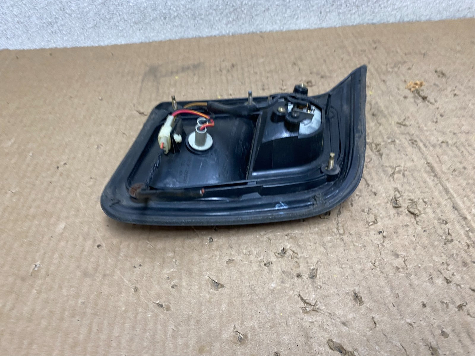2001 - 2002 Subaru Forester Right Passenger RH Inner Lid Tail Light Oem W7529 DW5