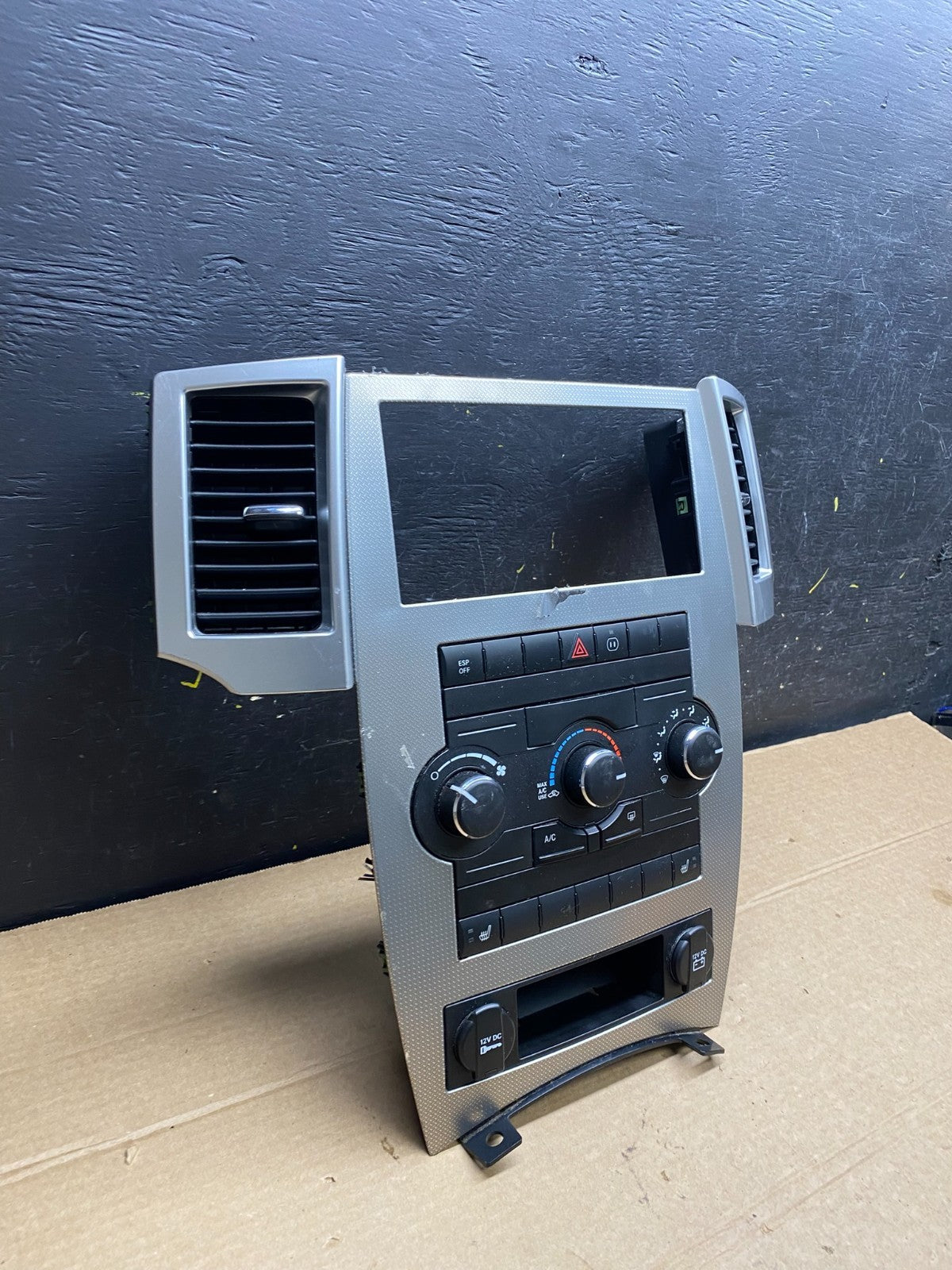 2008 to 2010 Jeep Grand Cherokee Center A/C Heater Climate Control OEM W6481 DG3
