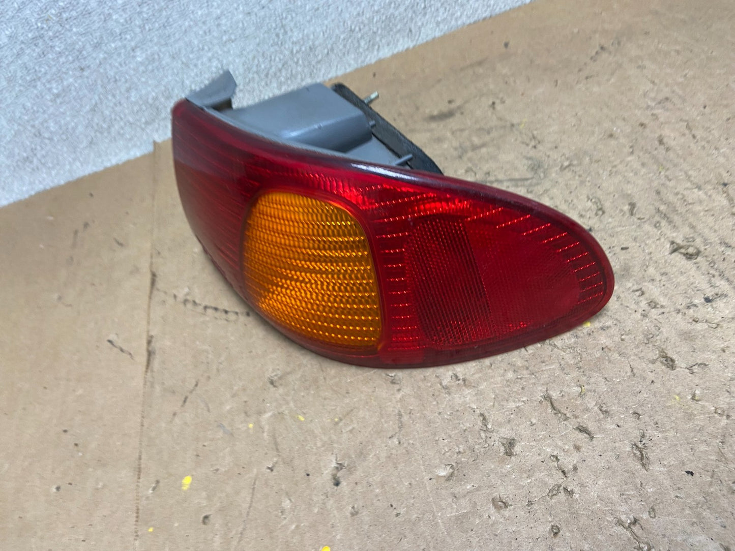 1998 1999 2000 Toyota Corolla Right Passenger Side Tail light OEM Z9239 DW1