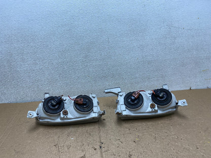 2001-2002 Toyota Corolla Left+Right Side Halogen Headlights V3834 DW8