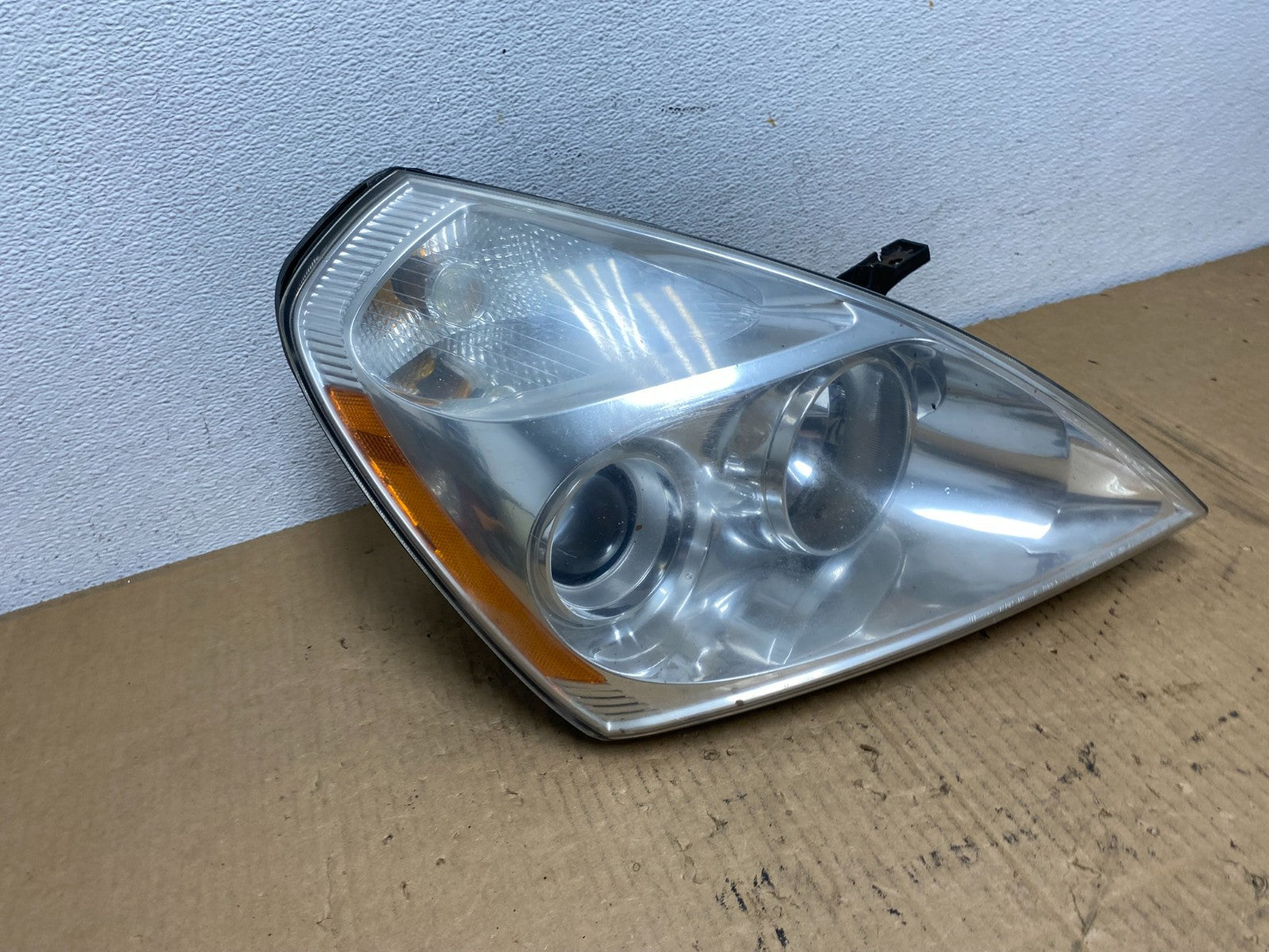 2008-2012 Kia Sedona Right Passenger RH Side Headlight Halogen AD1089 DW2