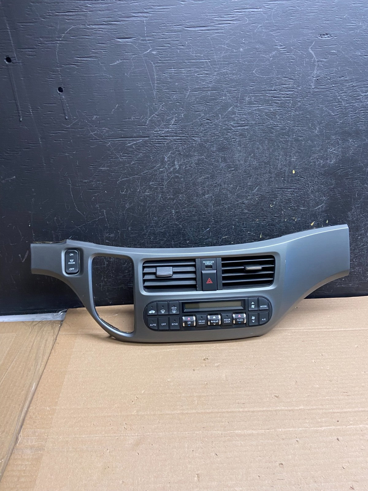 2005 to 2010 Honda Odyssey Radio Climate Control Dash Trim Bezel AG5122 DG0