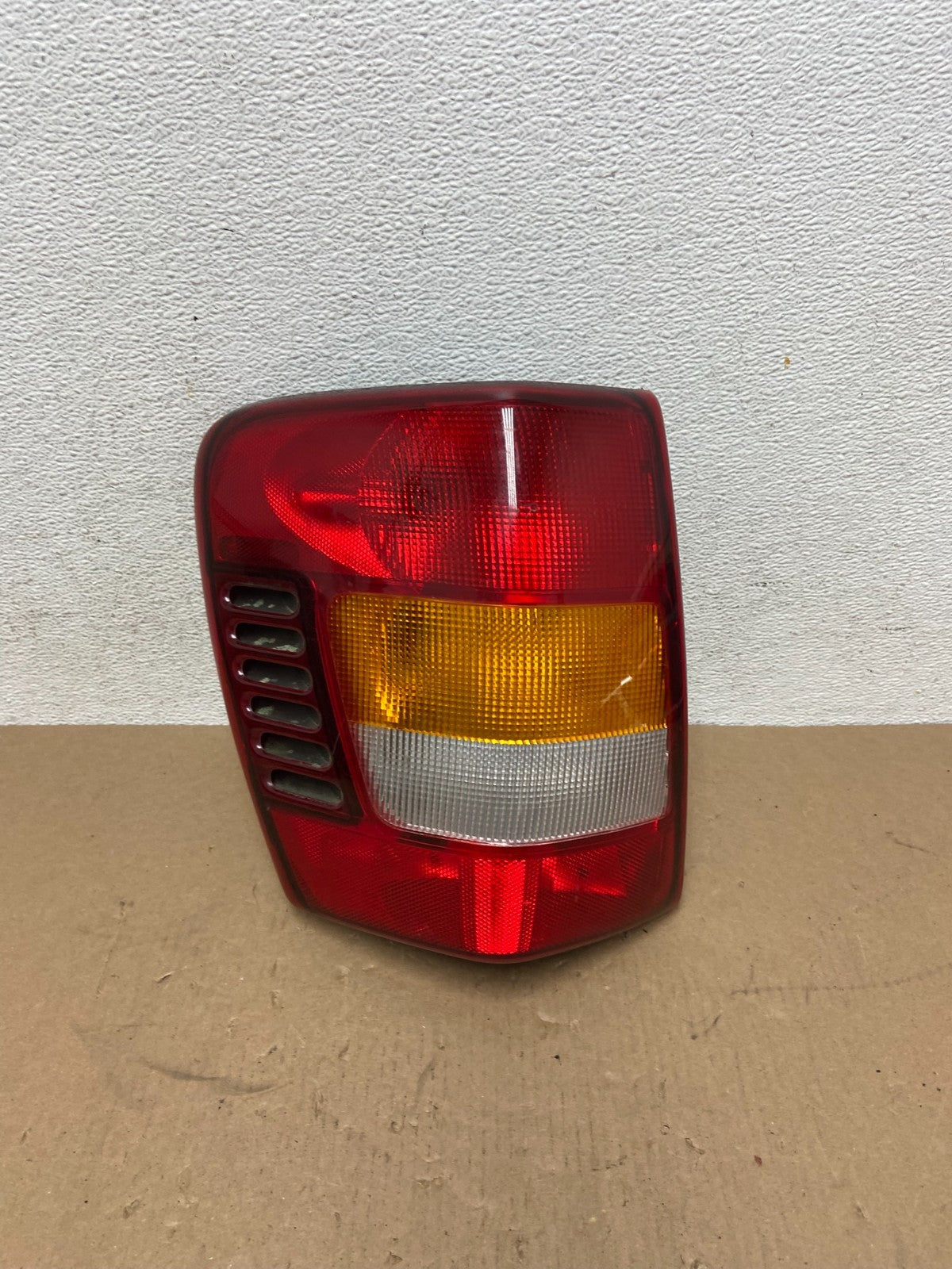 1999 - 2004 Jeep Grand Cherokee WJ Left Driver Lh Tail Light AD6481 DW0
