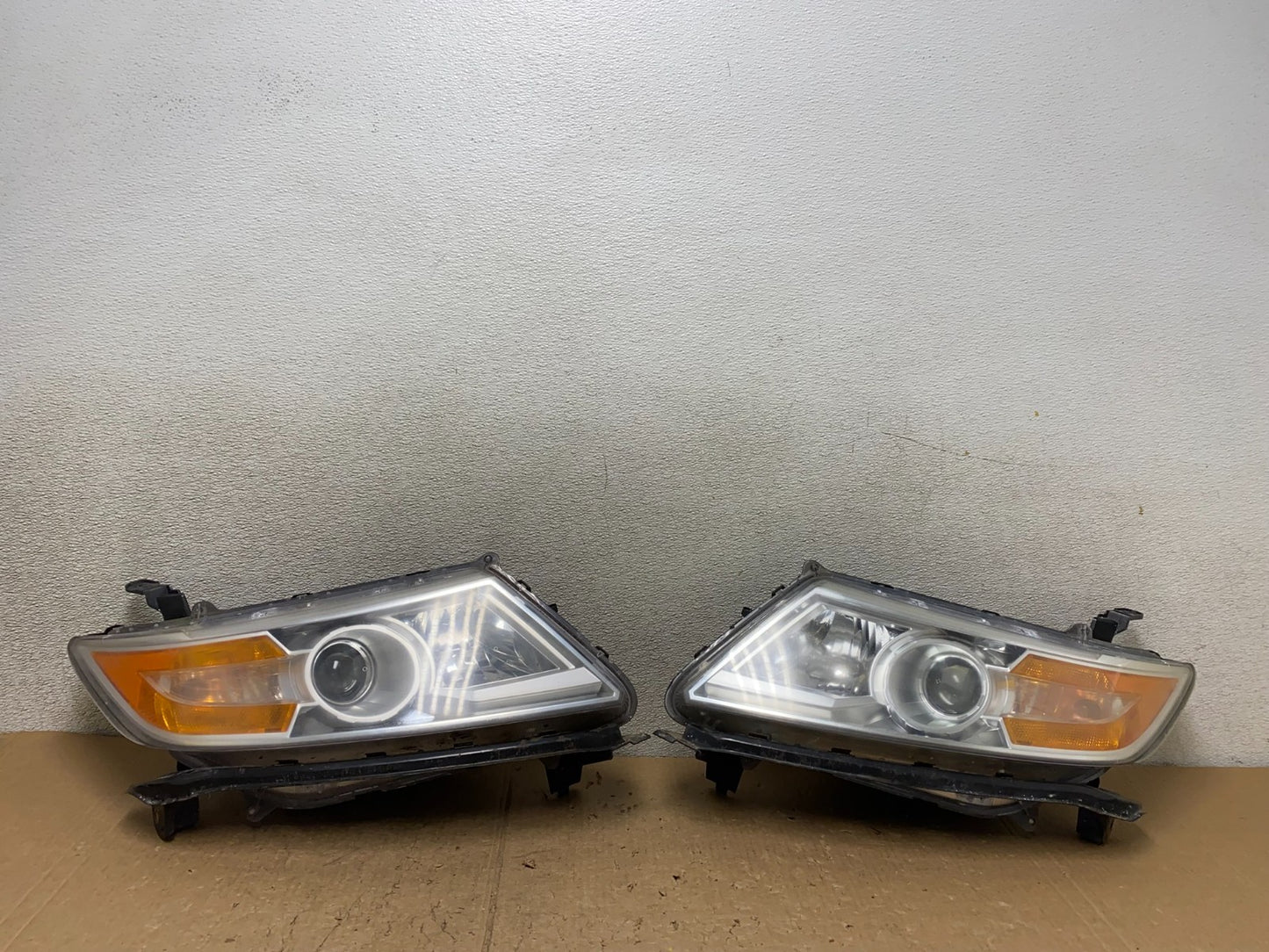2011 2012 2013 Honda Odyssey Left+Right Side Headlights Halogen V3809 DW0