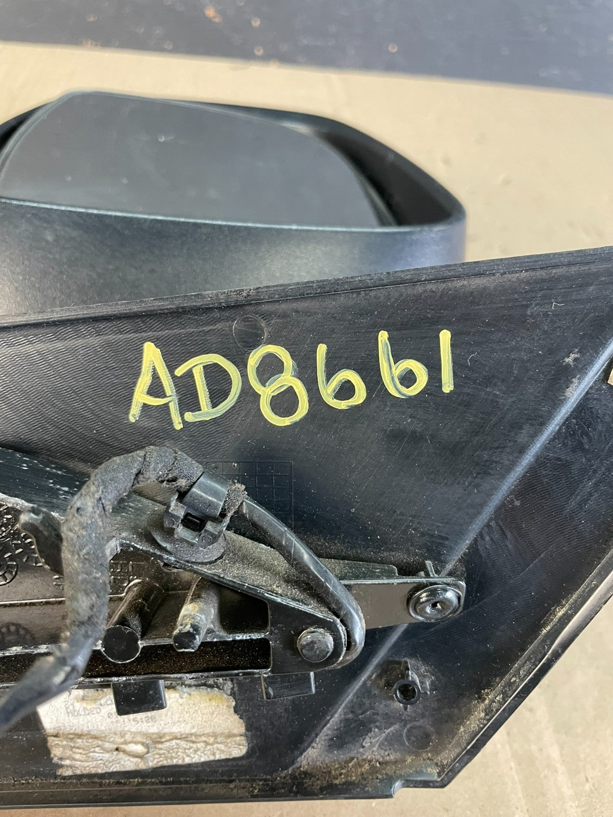 2009 to 2014 Volkswagen Routan Left Driver LH View Door Mirror AD8661 DW11