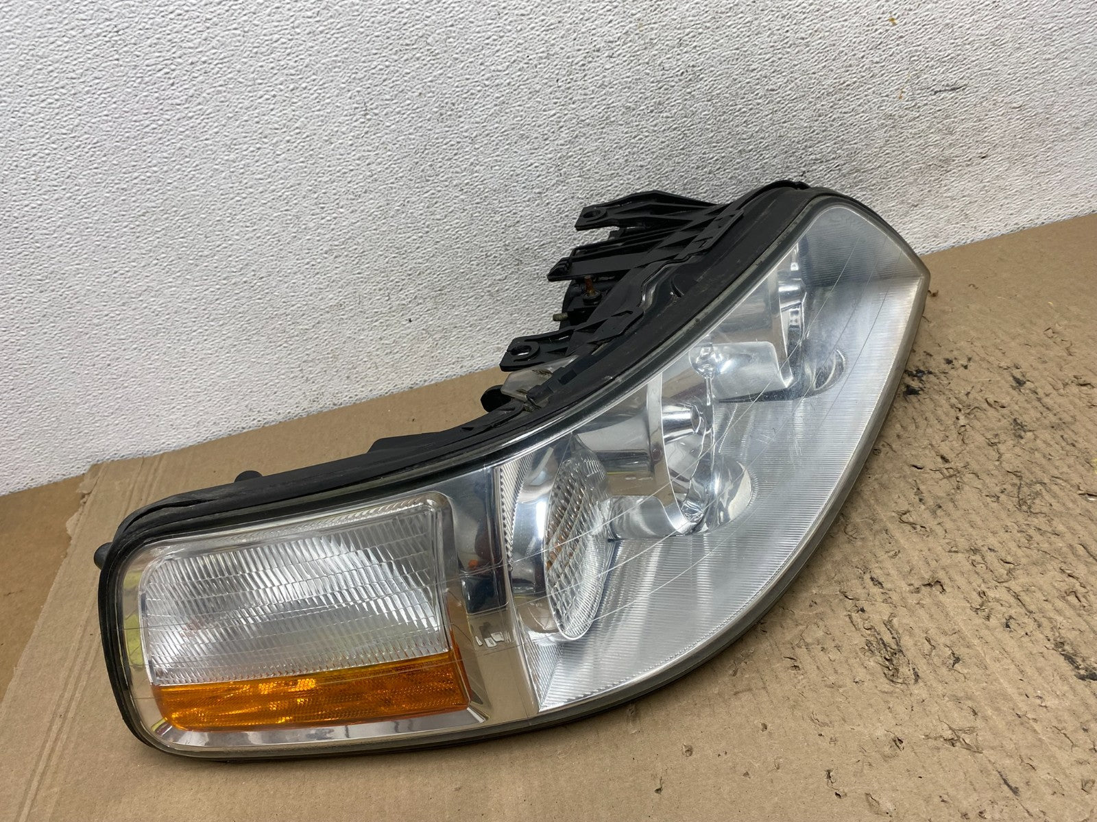 2005 to 2011 Lincoln Town Car Right Passenger Rh Side Headlight AF7195 DW2