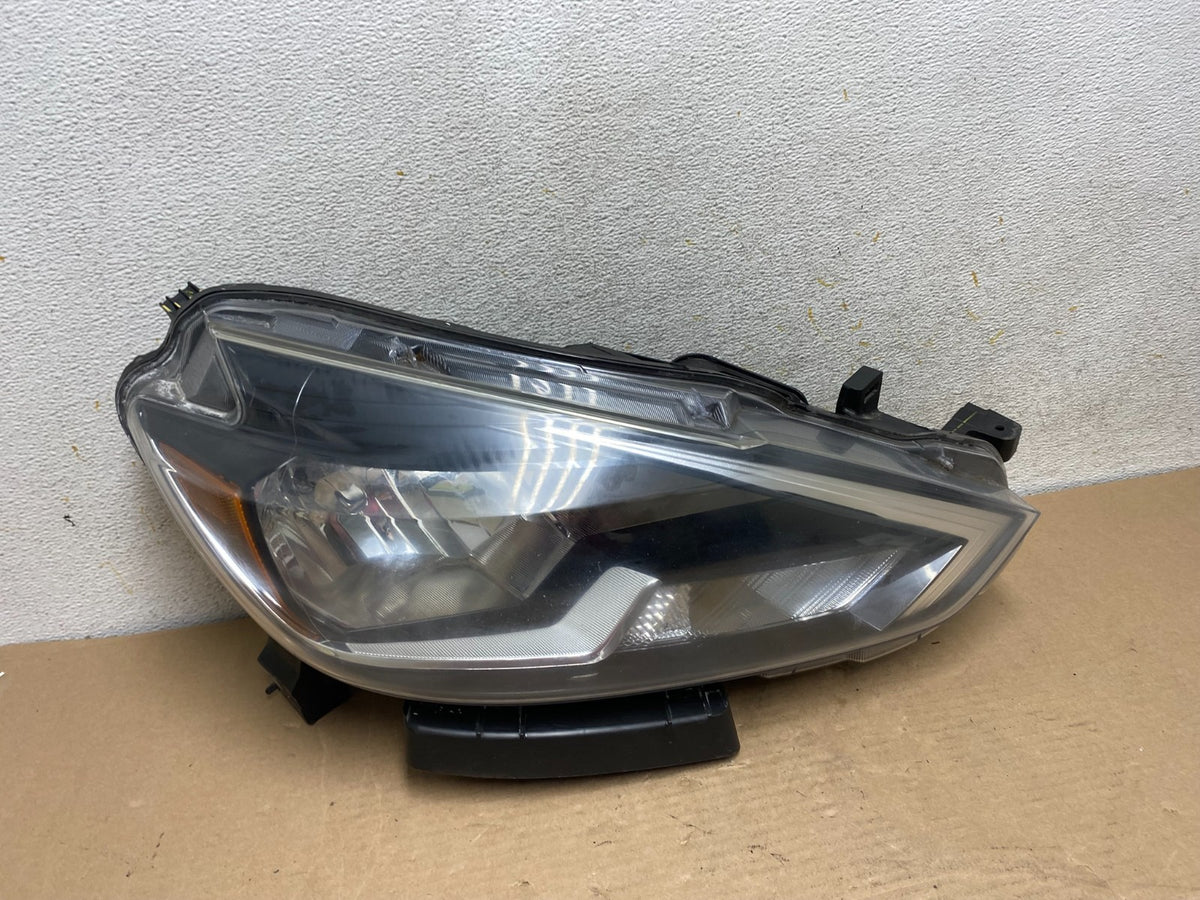 2016 - 2018 Nissan Sentra Front Right Passenger RH Halogen Headlight AH9383 DW0