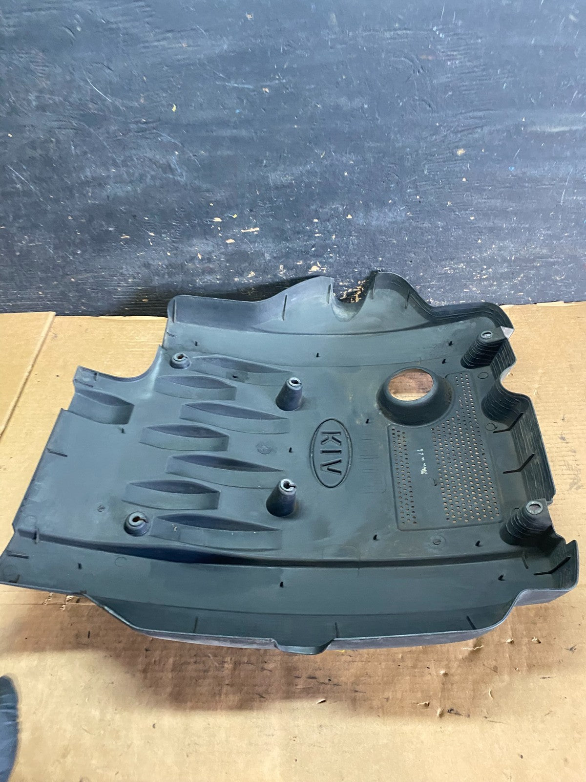 2002 to 2005 Kia Sedona V6 3.5L Engine Motor Cover Oem S0470 DG6