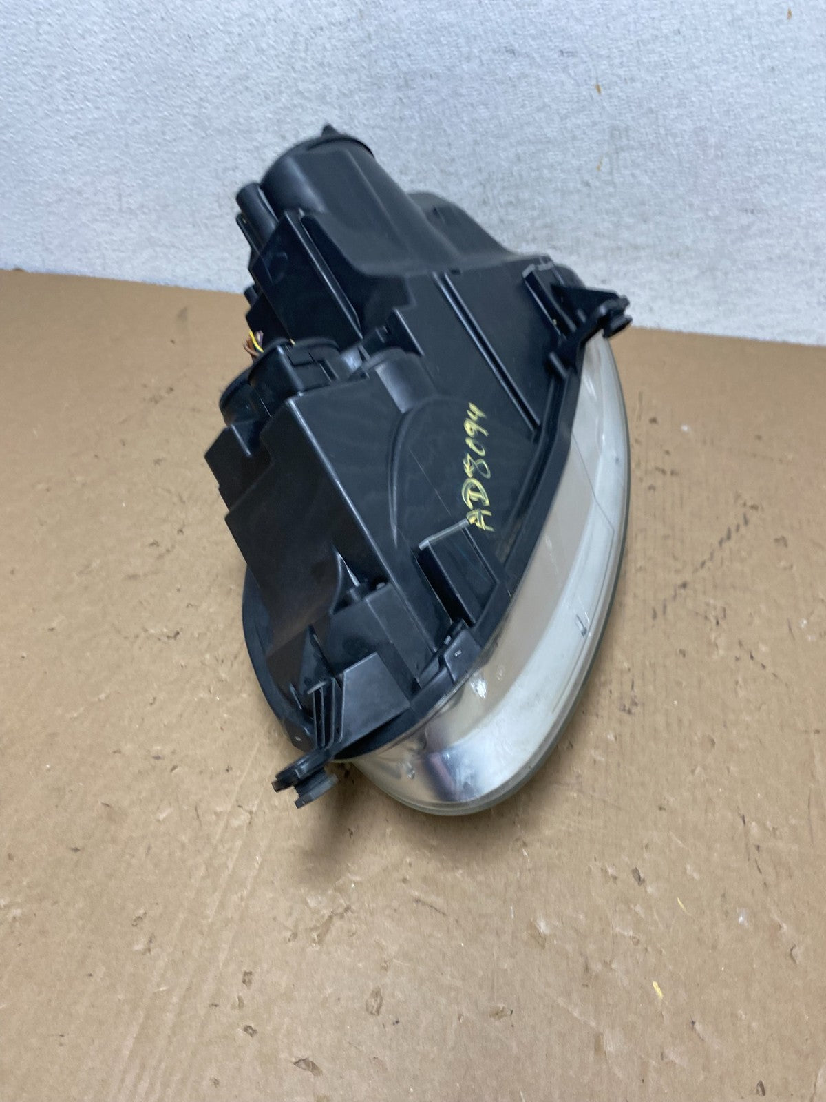 2005 - 2010 Volkswagen Jetta Right Passenger RH Side Headlight Halogen AD8094 DW7