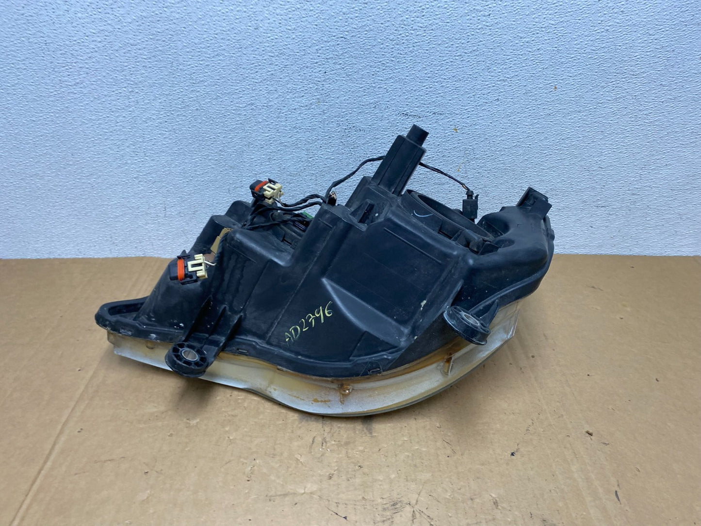 2011 to 2016 Chrysler Town and Country Right Passenger Headlight AD2796 DW8