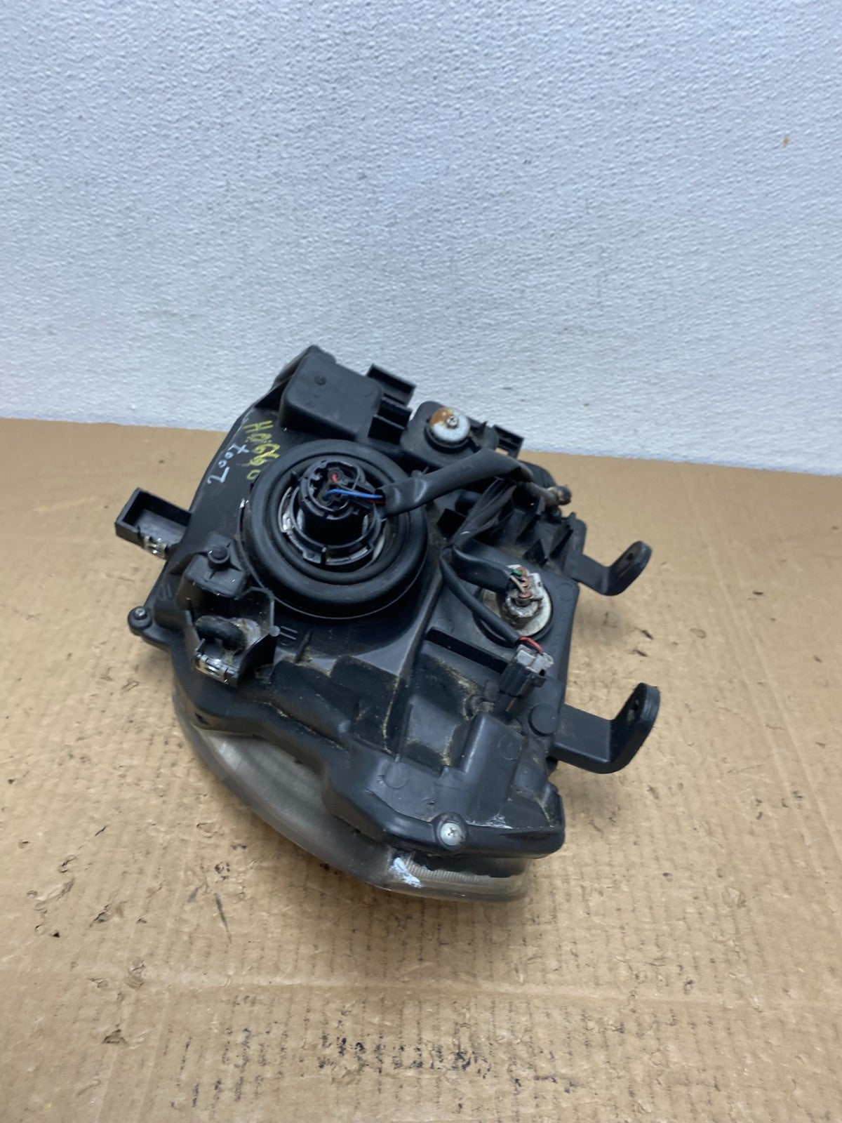2005 to 2007 Nissan Pathfinder Halogen Headlight Right Passenger AC4030 DW5
