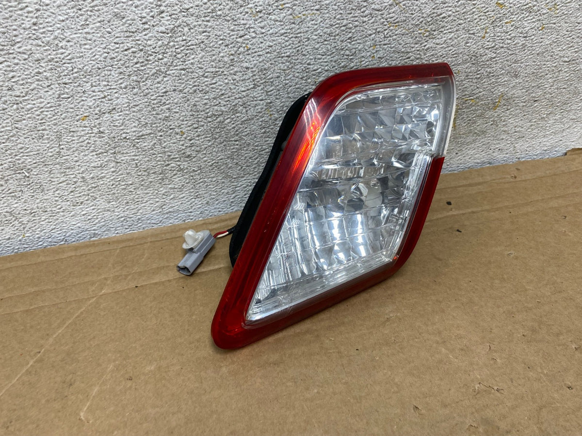 2007-2009 Toyota Camry Hybrid Right Passenger Side Inner Tail Light AH82871