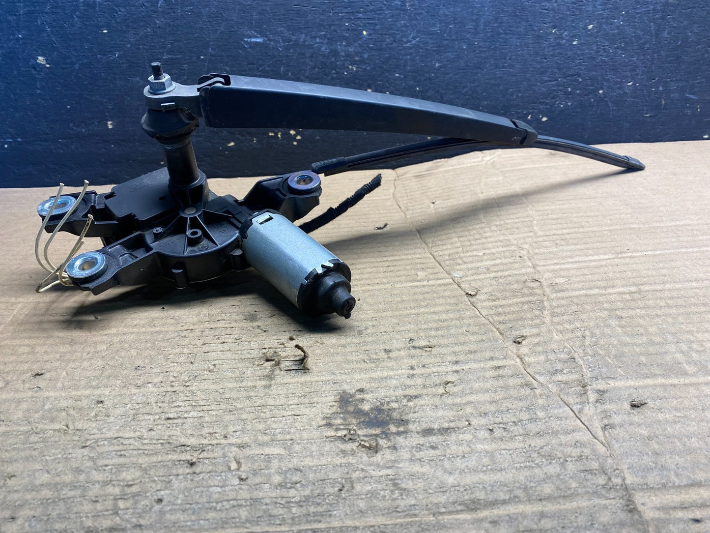 2011 to 2016 Volkswagen Tiguan Rear Window Wiper Motor aa7215  DG1