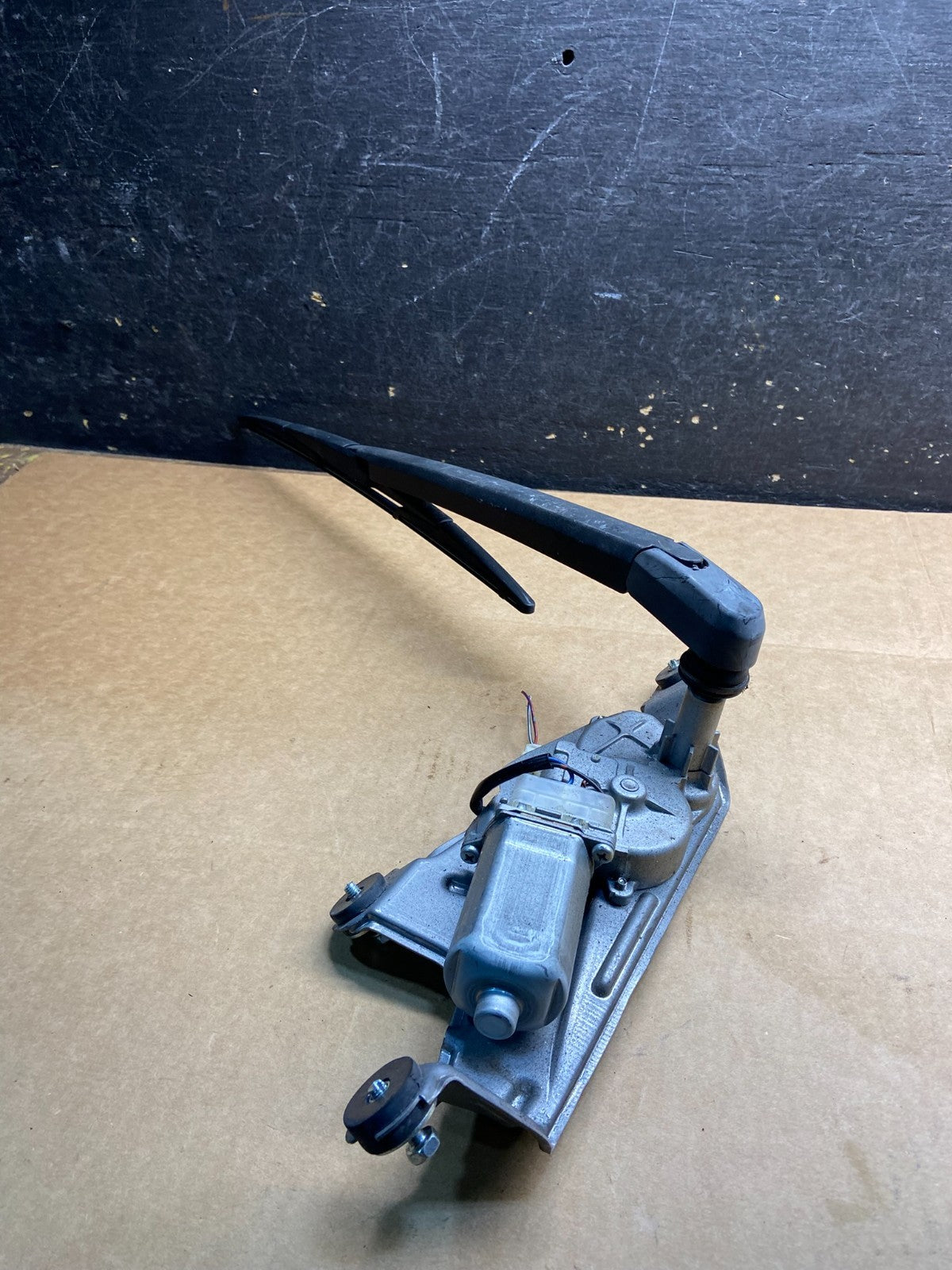 2007 to 2015 Mazda CX-9 CX9 Windshield Rear Wiper Motor Y4440 DG4