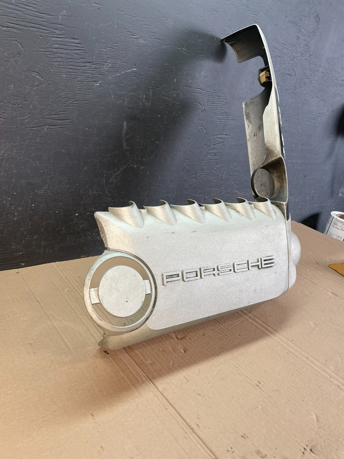 2004 to 2006 Porsche Cayenne 3.2L V6 Engine Motor Cover AD86242