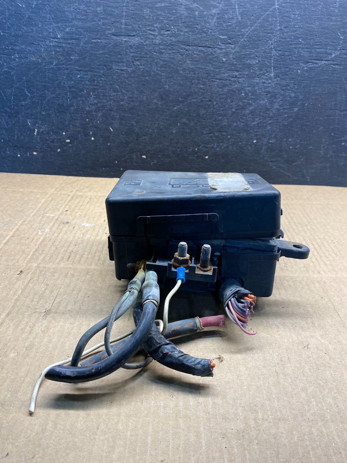 Chevrolet GMC KODIAK TOP KICK C4500 C5500 C6500 Engine Fusebox AH19932