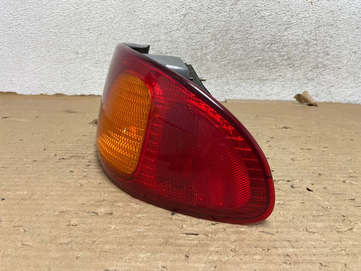 1998 1999 2000 Toyota Corolla Right Passenger Side Tail light AG8344 LK2