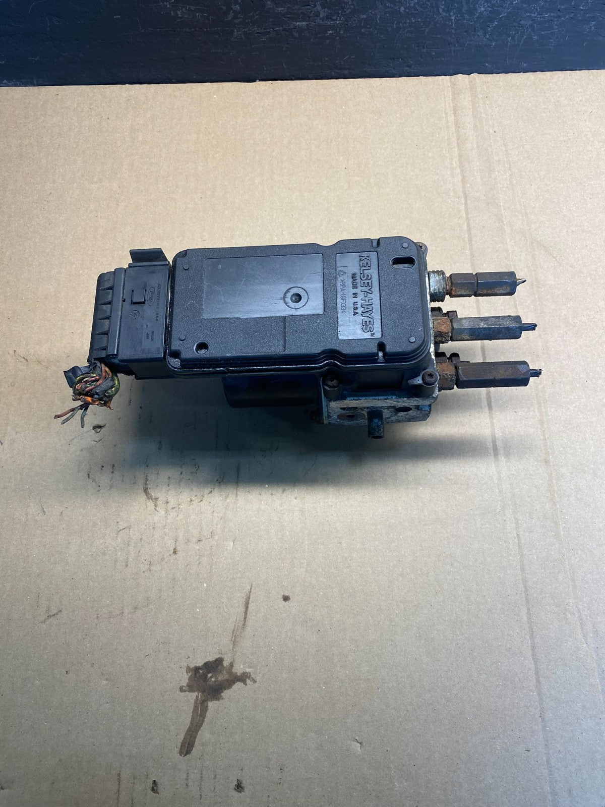 1999 to 2000 Ford F250 F350 SRW ABS Pump Control OEM 2c342c346be ac0941 DG0