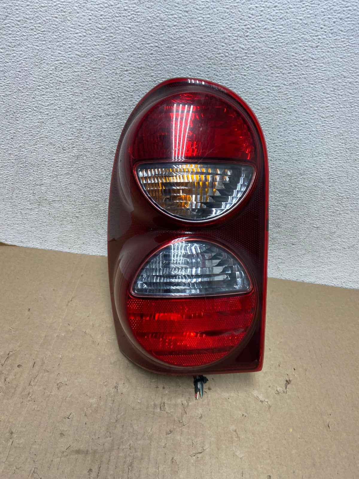 2005 2006 2007 Jeep Liberty Left Driver Lh Side Tail Light AG6981 LK0