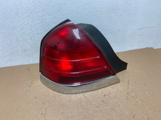 1998-2003 Ford Crown Victoria Left Driver Lh Side Tail Light AD8057 LK0