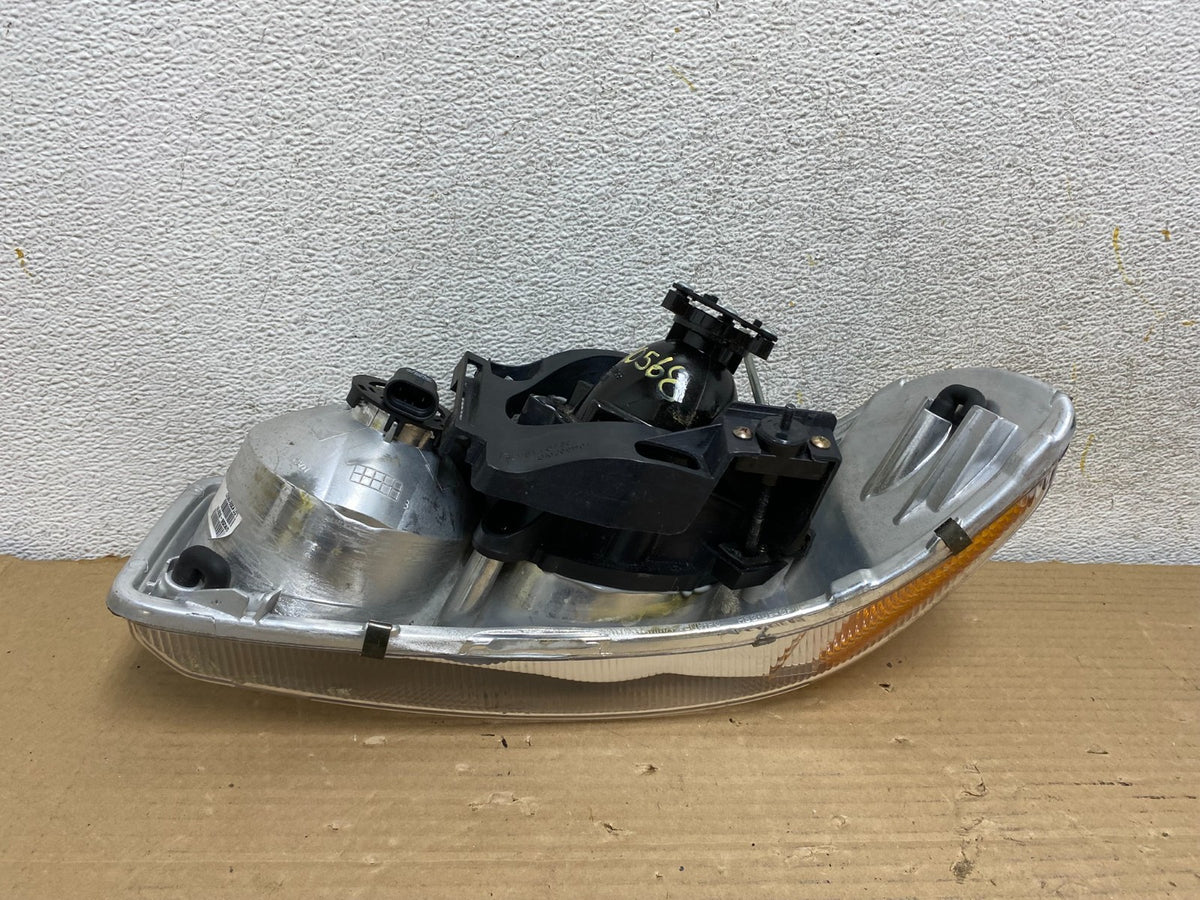 1999 - 2006 GMC Sierra Right Passenger RH Halogen Headlight AH0568 DG7