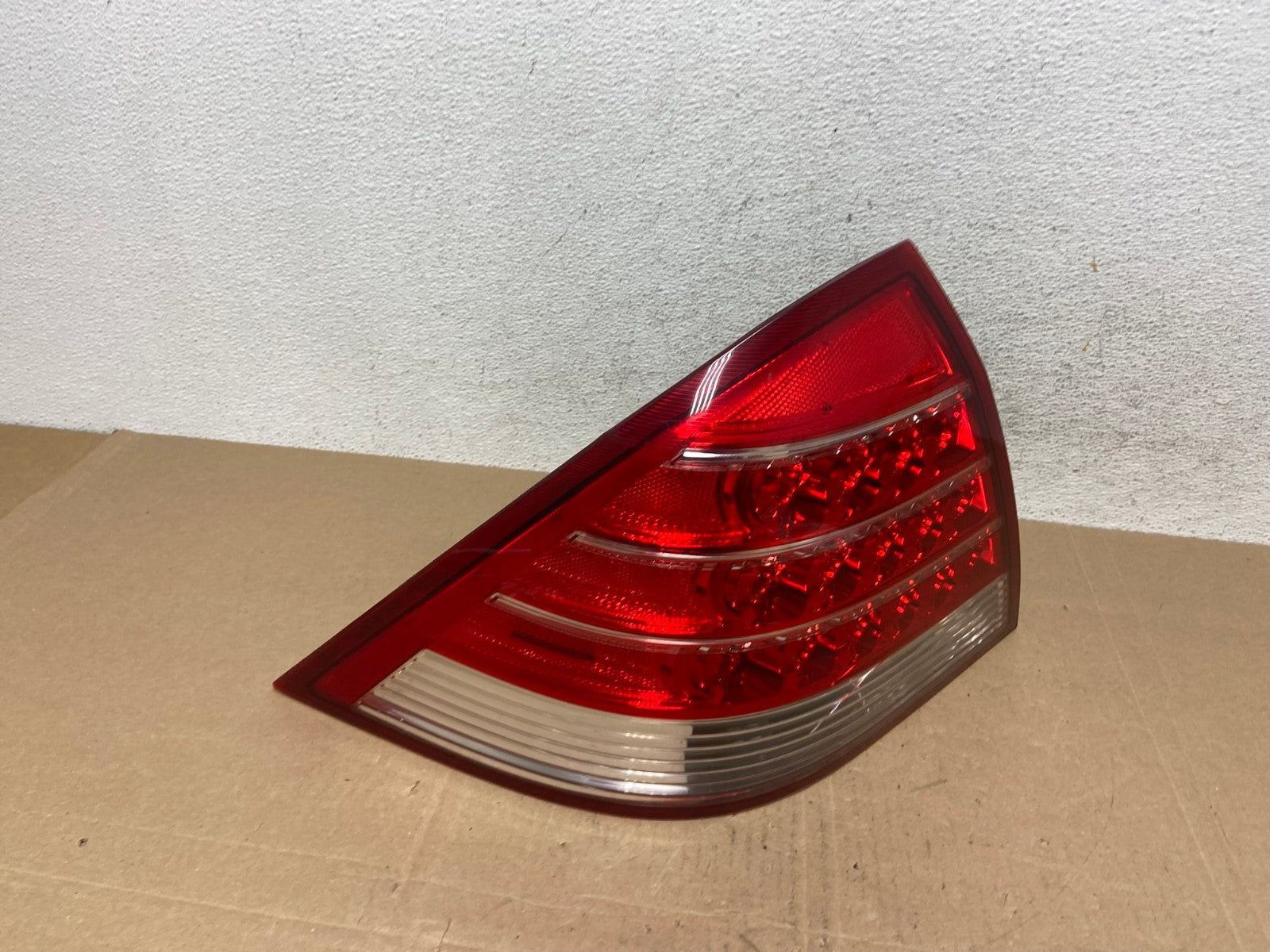 2005 to 2007 Mercury Montego Left Driver LH Side Tail Light AE4993 LK2