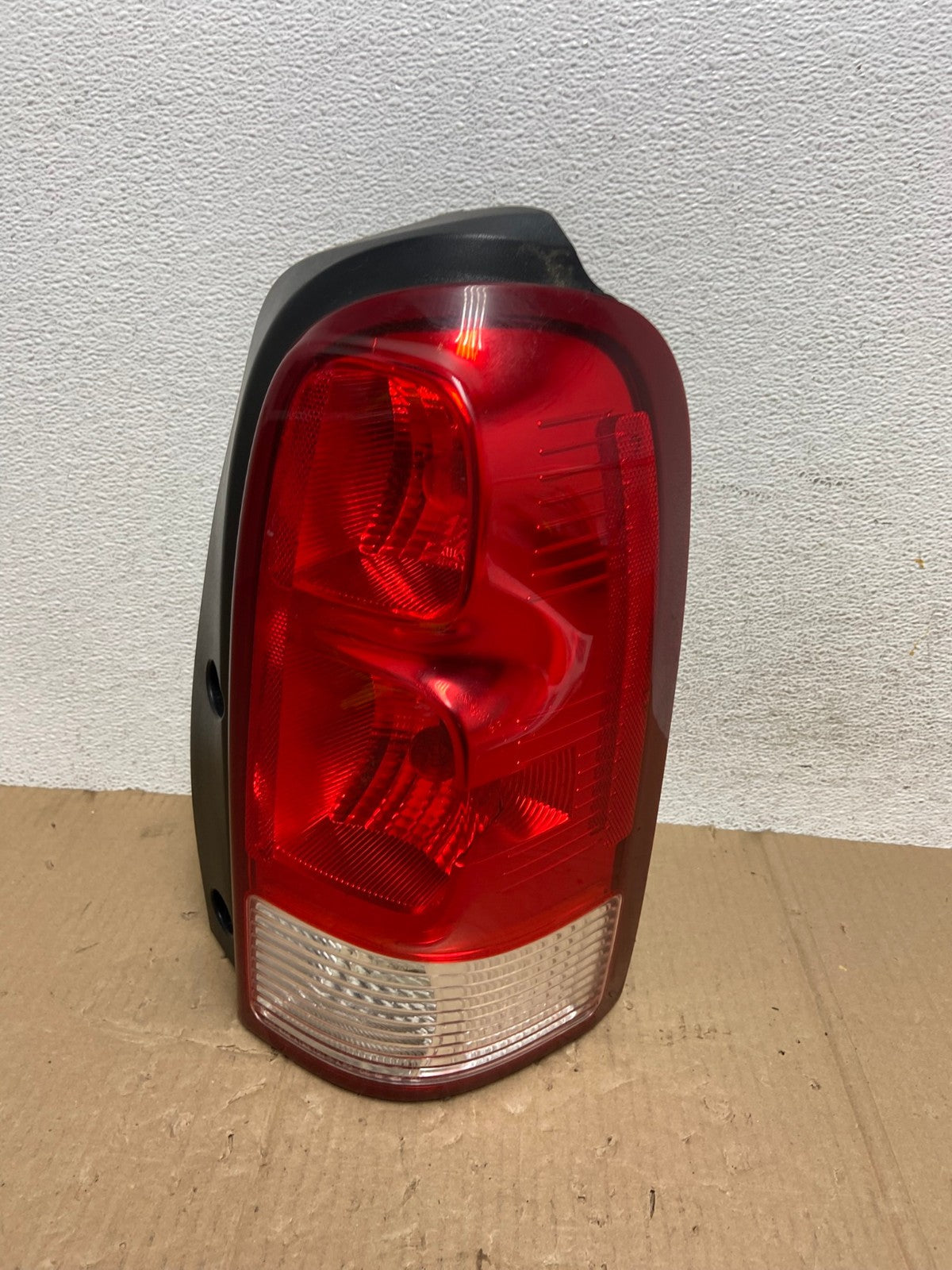 2005 - 2009 Pontiac Montana / Uplander Right Passenger Tail Light AE9020 LK0