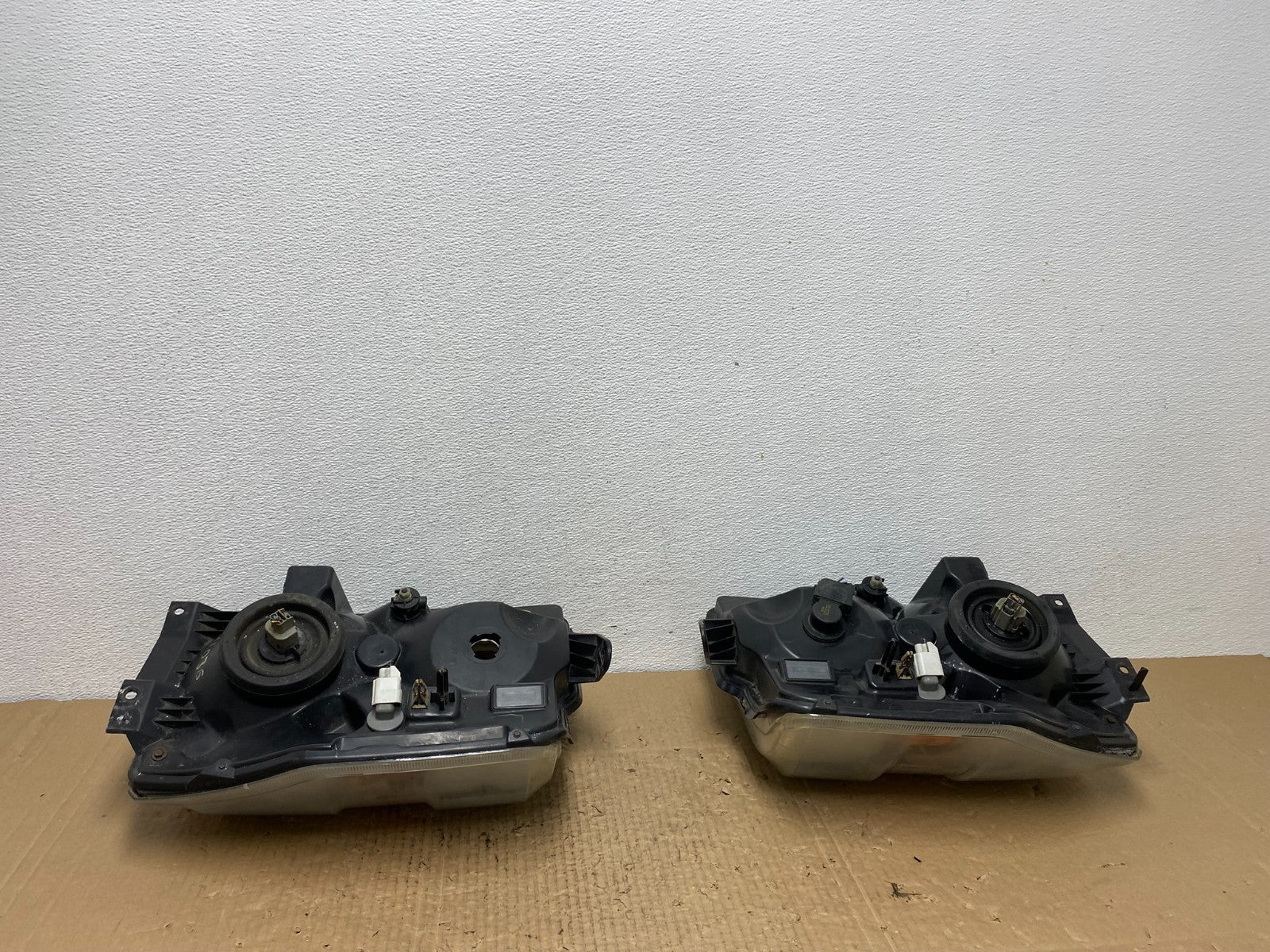 2008-2014 Ford Econoline E150 E250 E350 Left+Right Headlights AC4036 DW9