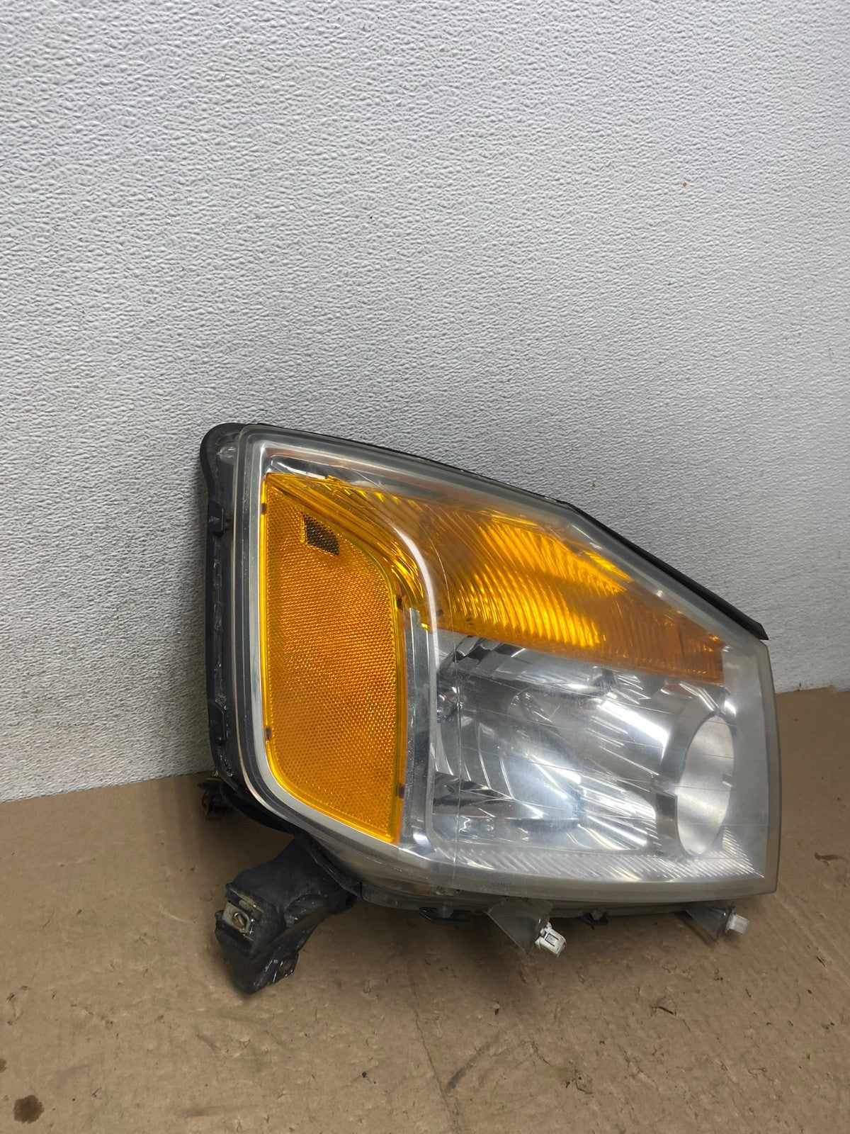 2008 - 2015 Nissan Armada Right Passenger RH Headlight Halogen AG5455 DW1