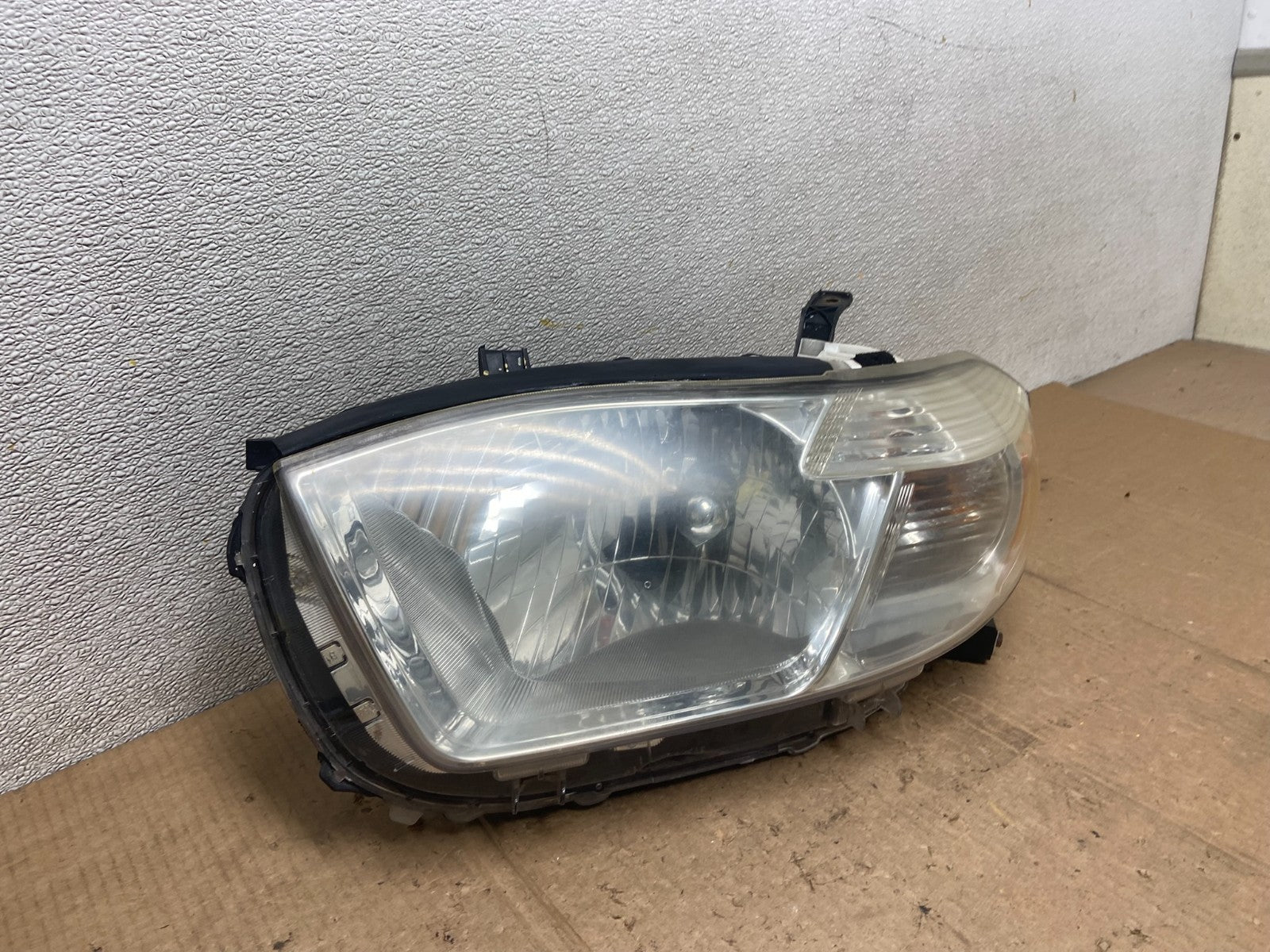 2008 - 2010 Toyota Highlander Left Driver LH Halogen Headlight AA6691 DW2