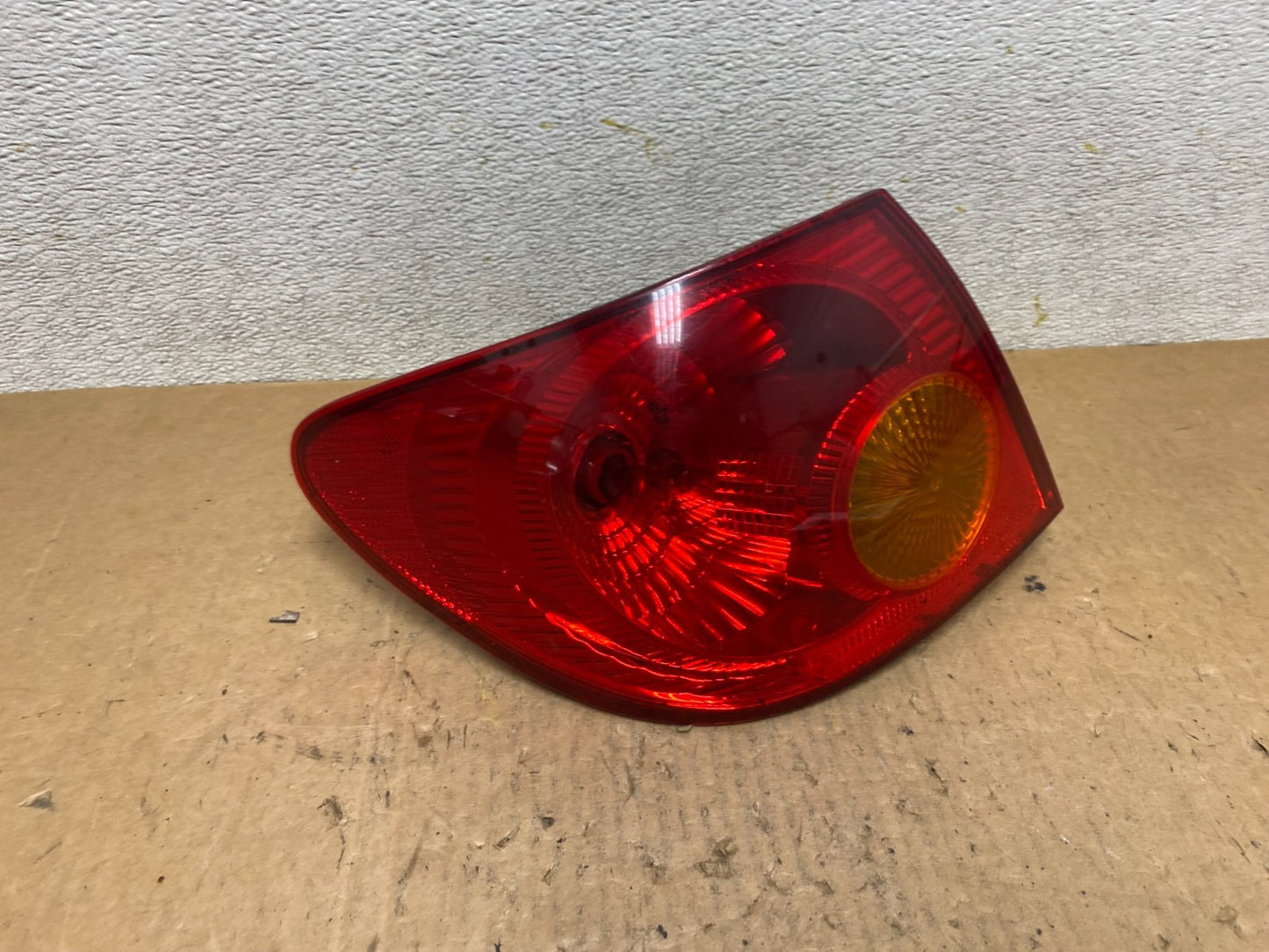 2003 to 2005 Toyota Corolla Left Driver Lh Side Tail Light Oem Q7645 DW0