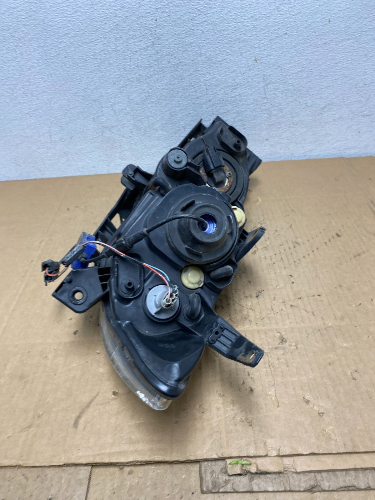 2004 to 2009 Mazda 3 Sedan Right Passenger Rh Side Headlight AD1064 DW6