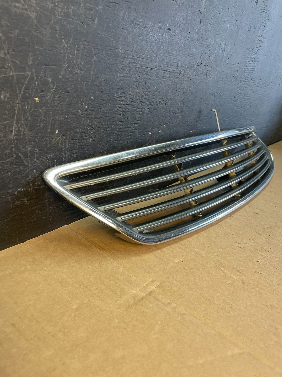 2005 to 2006 Lexus ES330 Front Bumper Upper Grille Grill AD57262