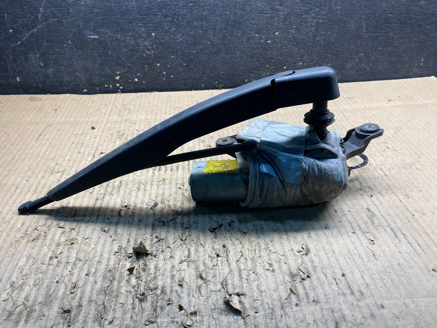 2011 to 2019 Ford Explorer Rear Windshield Wiper Motor OEM y1443 DG3