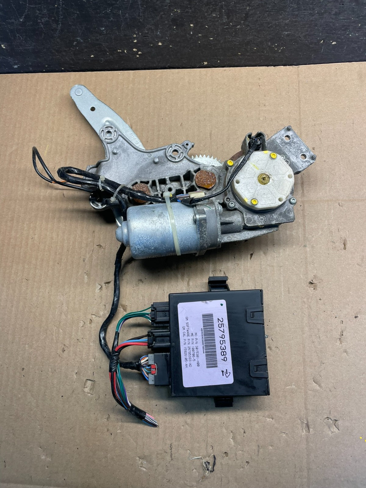 2007 2008 Acadia Enclave Escalade Suburban Liftgate Door Module Motor u2105 DG0