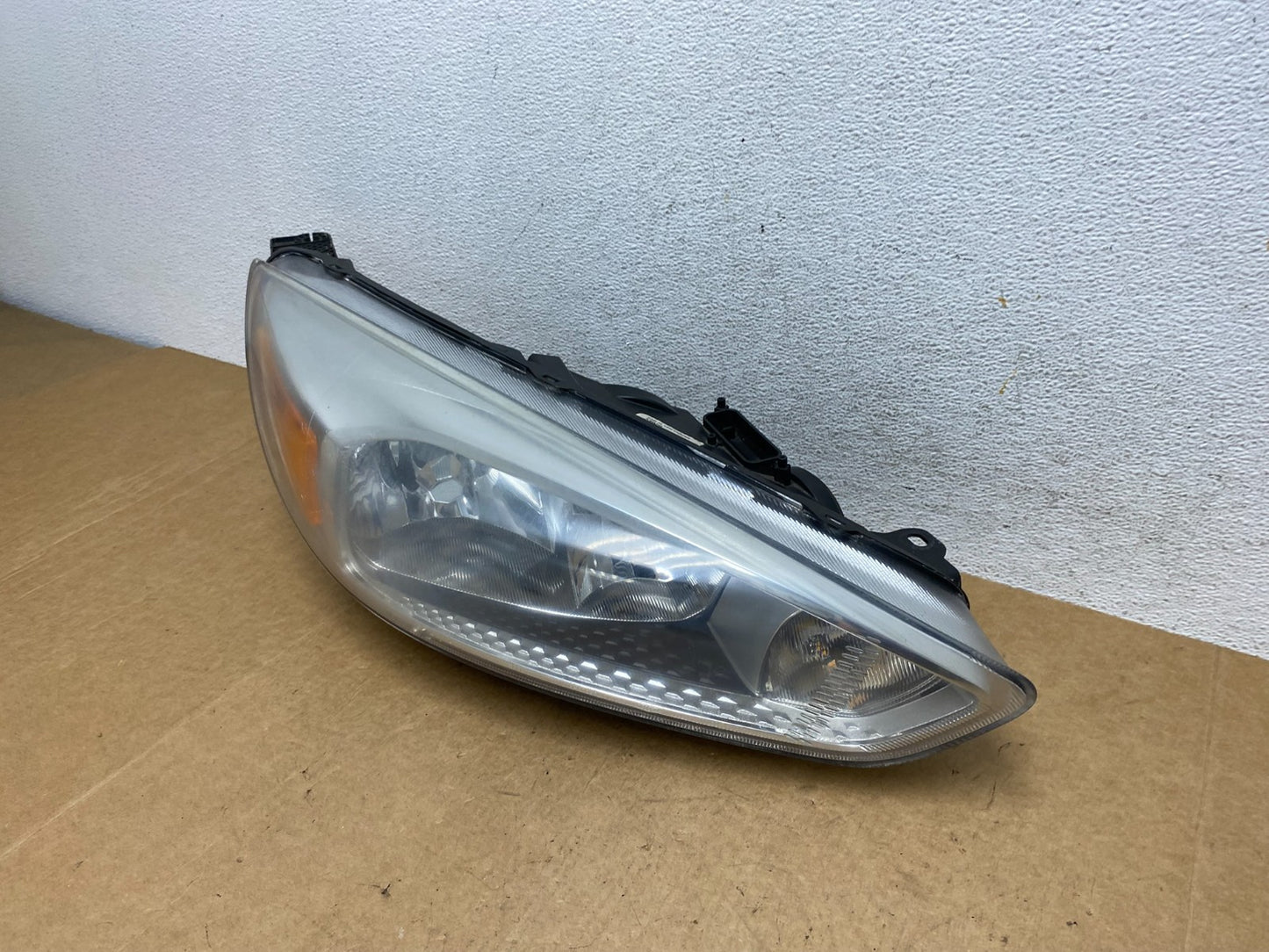 2015-2017 Ford Focus Right Passenger Rh Side Halogen Headlight AE3064 DW1