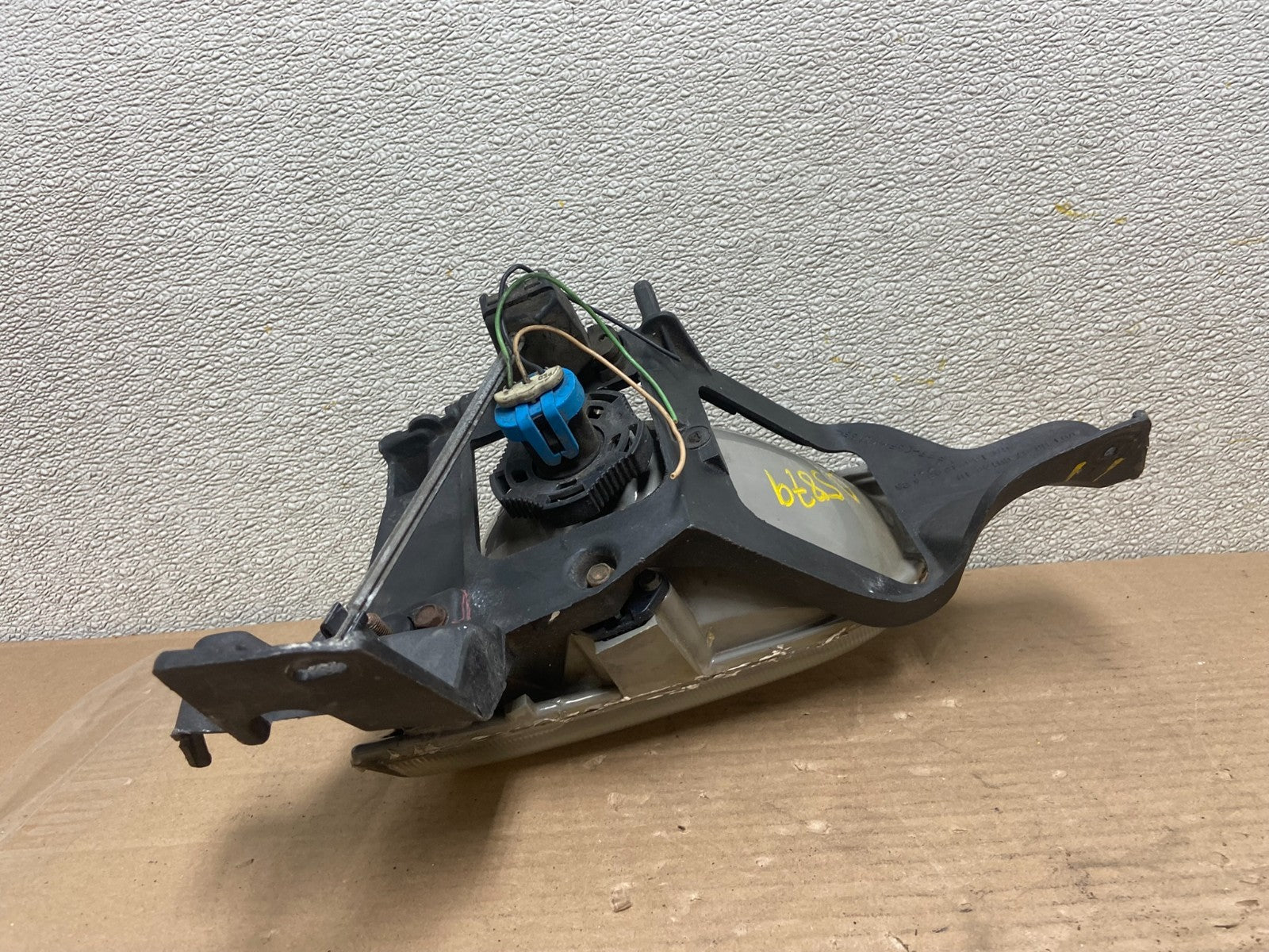 1997 to 2005 Chevrolet Venture Montana Right Passenger RH Headlight AA8749 DG6